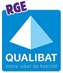 Label Qualibat RGE : Votre gage de fiabilité et qualité Logo Qualibat avec mention RGE, pyramide blanche sur fond bleu et slogan Votre label de fiabilité.